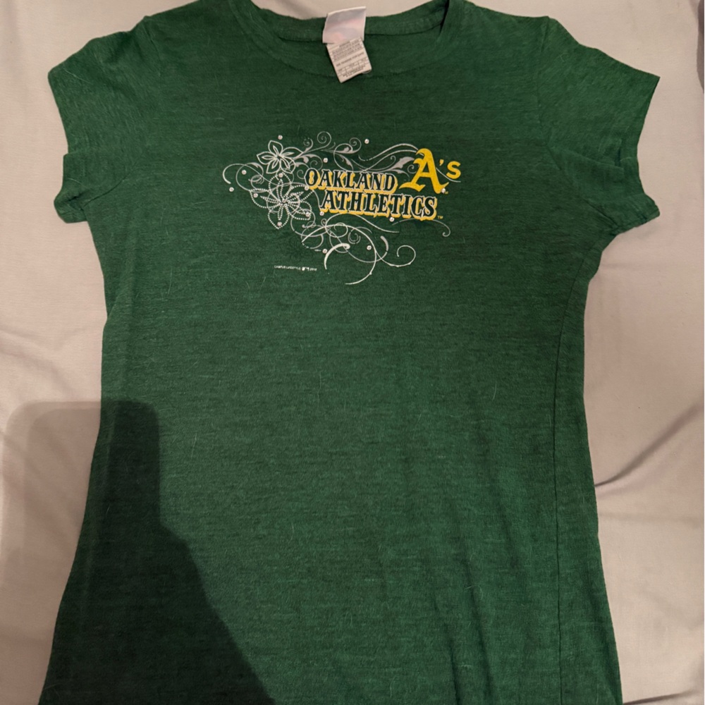 Vintage green Oakland Athletics tee